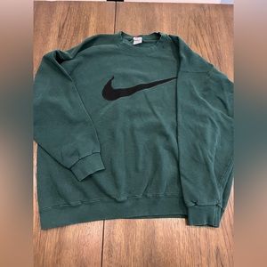VINTAGE GREEN NIKE WHITE TAG